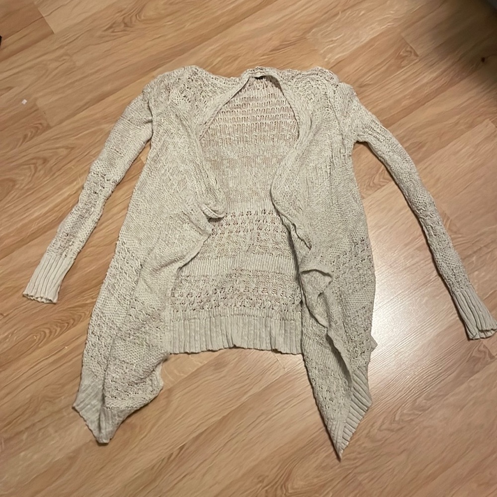American Eagle Ivory cardigan!!